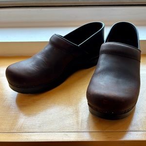 DANSKO Narrow Pro Antique Brown Oiled Clog 39